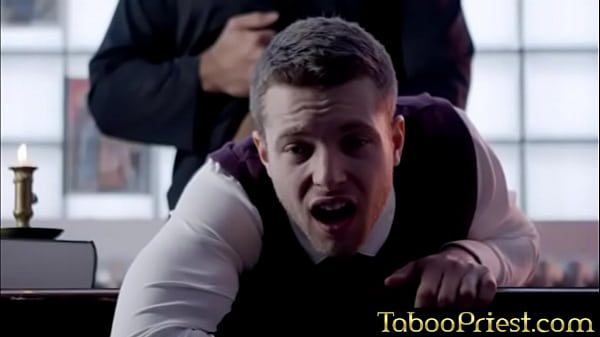 Priester fickt einen katholischen Jungen ohne Sattel [TabooPriest.com]