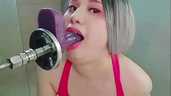 Pratique de la gorge profonde avant la vraie affaire