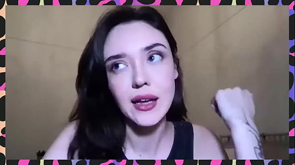 Adolescente interracial se divierte - encantadora