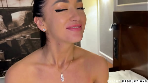 Zuzu Sweet leva o pau grande do papai POV