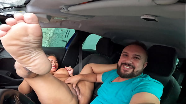 Naughty Carioca gets on the ride and sits on the dick all on the streets of S&atilde_o Paulo - Kn Bombom