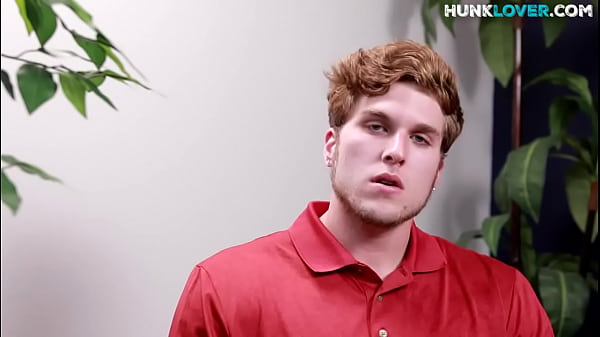 मजबूत चिकनी नौसिखिया वीर्य निकलने तक बिस्तर पर हस्तमैथुन करती है