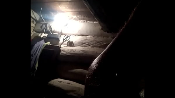 Vídeo completo: Gay russo fode sua deliciosa bunda tatuada com um vibrador grosso! Sexo anal quente! Um pepino comprido vai fundo na bunda! Foda hardcore de um russo, filmado em um smartphone!!!