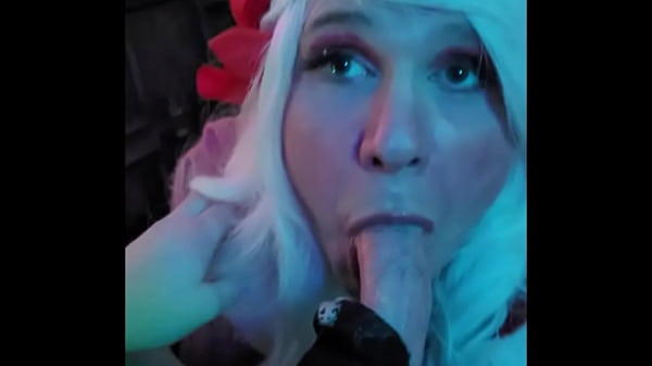 BLONDE ELF PUKES CUM: Femkittenboy bj le fait jouir 3 fois, se termine par une explosion de sperme en vomissant dans la gorge