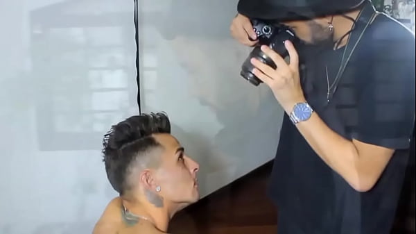 SEDUCIR A UN FOTÓGRAFO DONADO