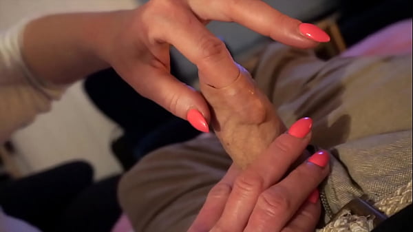 包皮深深地玩弄柔软的迪克