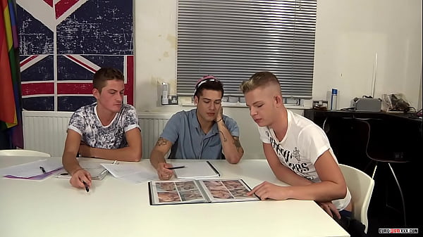 Skylar Blu e Alex Silvers scopano a tre con Mickey Taylor