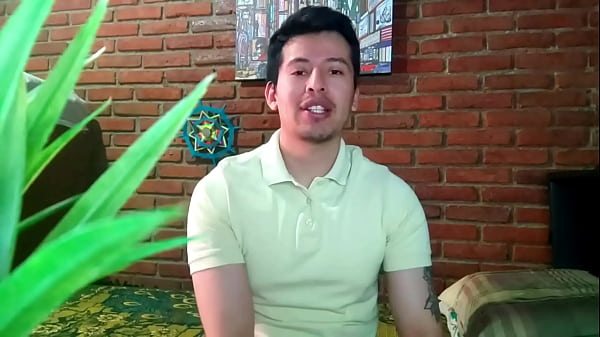 Le pagué a un hombre musculoso y vergonzoso para que me quitara la virginidad (Relato sexual)