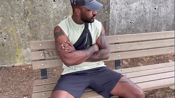 Faire des salopes et se faire allaiter par ton copain dans une maison abandonnée