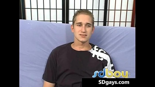 Der Kameramann bekommt einen Blowjob und dann einen sexy schwulen Sex