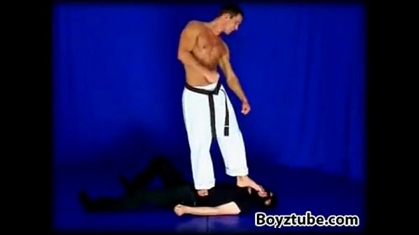 semental muscular maestro pateador