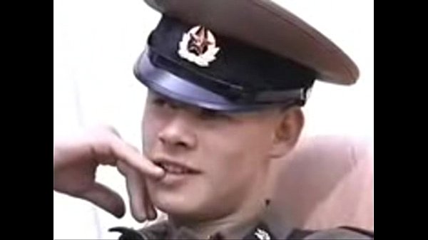 Soldado ruso versión VHS Zona Militar Escena8 Estudio AMR videos porno gay videos de sexo películas.