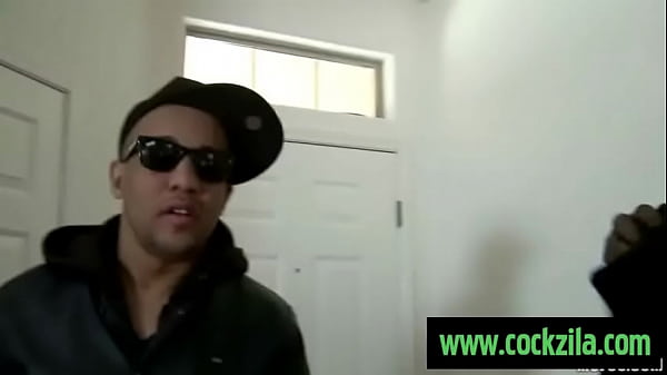 Hot MILF sbattuta da un ragazzo nero