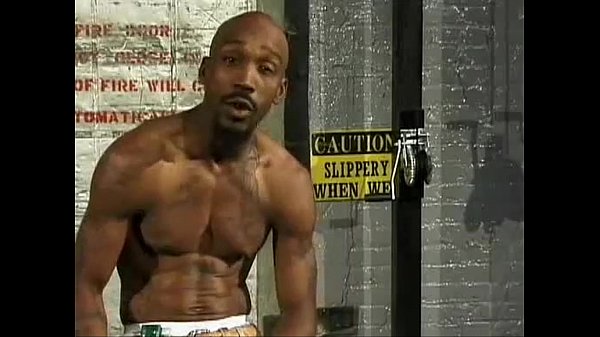 biancheria intima leopardata nera sculacciata