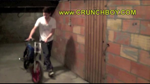 2 jeunes minets baisent à Surver