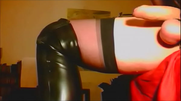 Bottes et bas masturbation