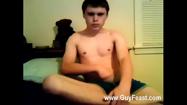 Der heiße Schwule Damien hat Videos mit anderen Jungs gedreht, aber dieses Mal ist er es